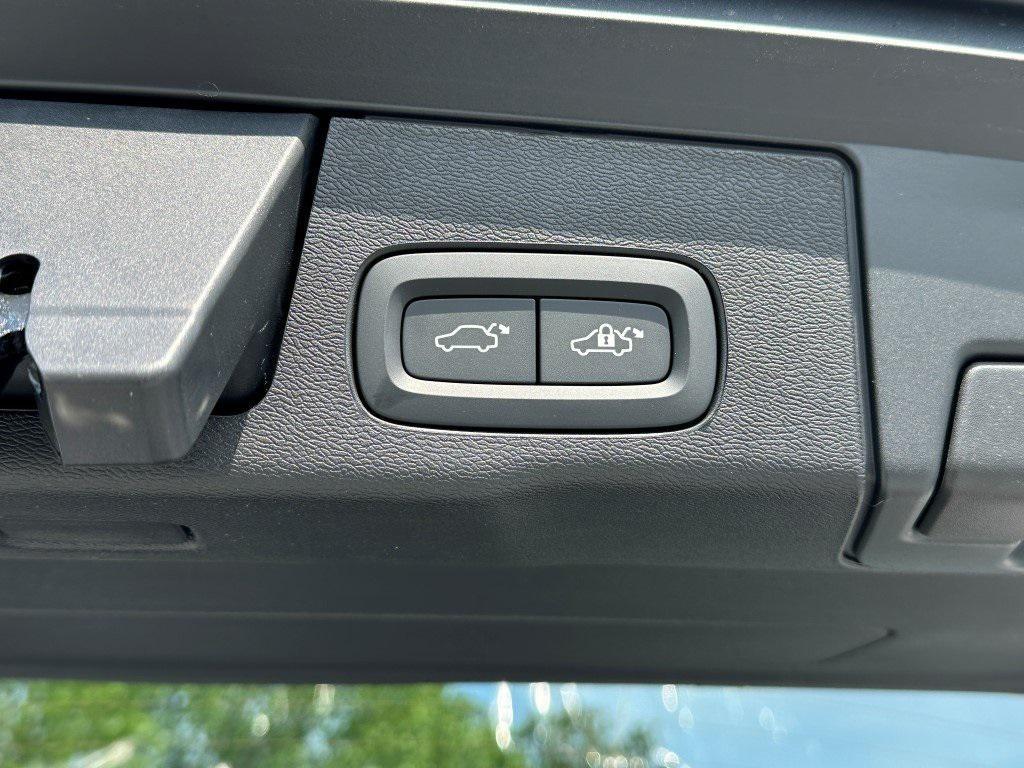 new 2025 Volvo XC60 car, priced at $48,895