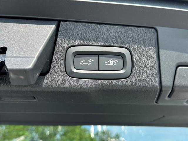 new 2025 Volvo XC60 car, priced at $49,895