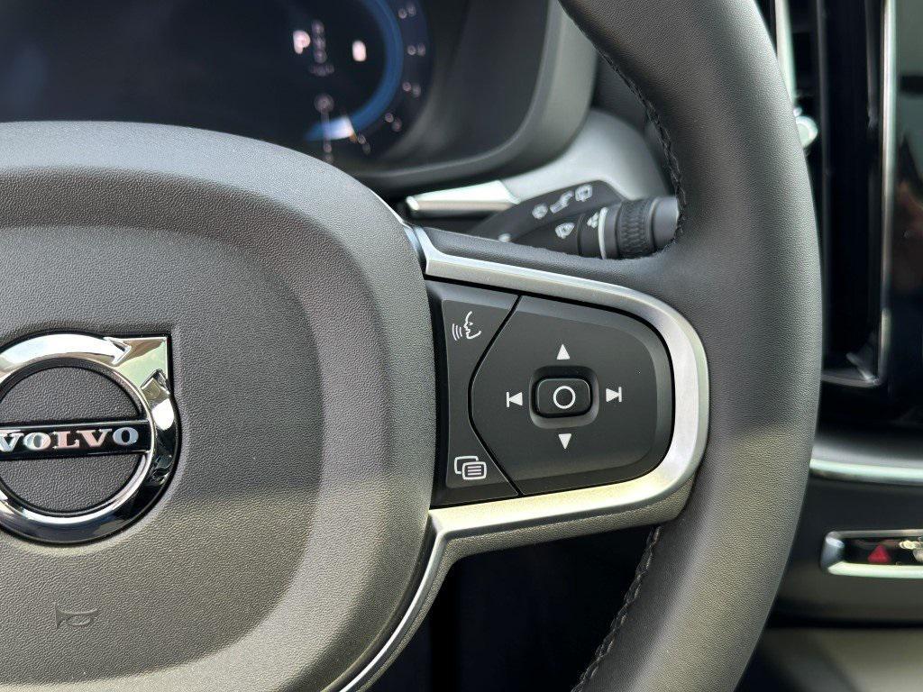 new 2025 Volvo XC60 car, priced at $48,895