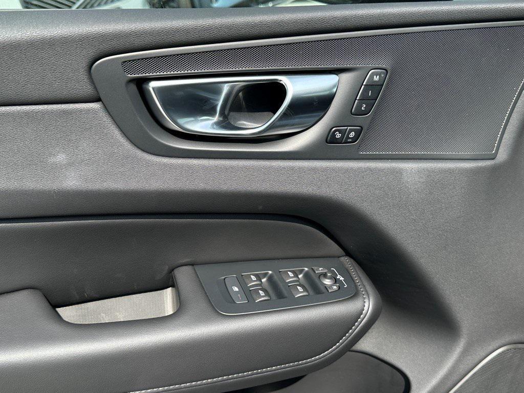 new 2025 Volvo XC60 car, priced at $48,895