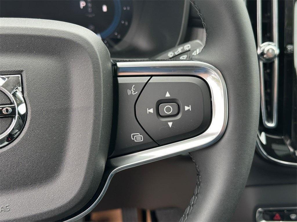 new 2025 Volvo XC40 car, priced at $41,535
