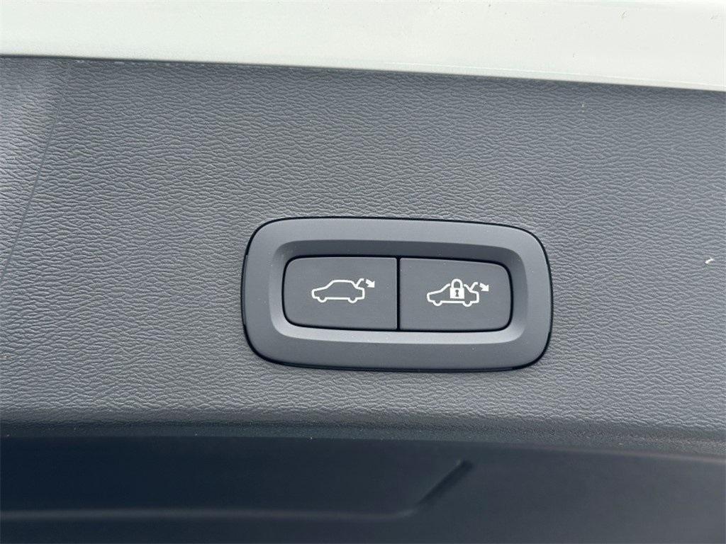 new 2025 Volvo XC40 car, priced at $41,535