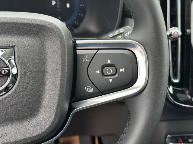 new 2025 Volvo XC40 car, priced at $46,035