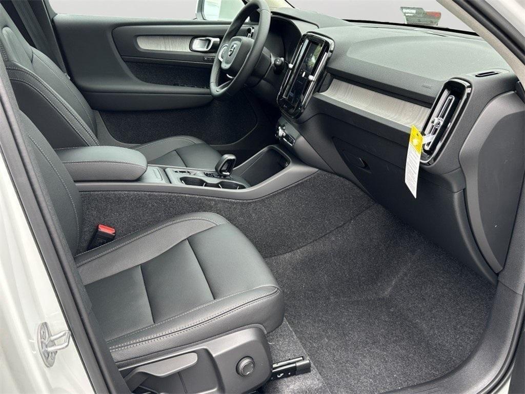 new 2025 Volvo XC40 car, priced at $41,535