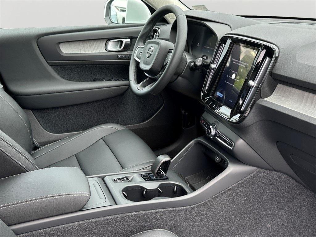 new 2025 Volvo XC40 car, priced at $41,535