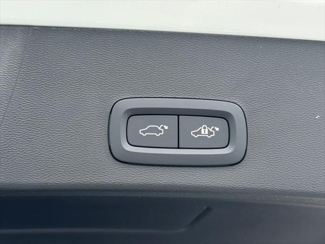 new 2025 Volvo XC40 car, priced at $46,035