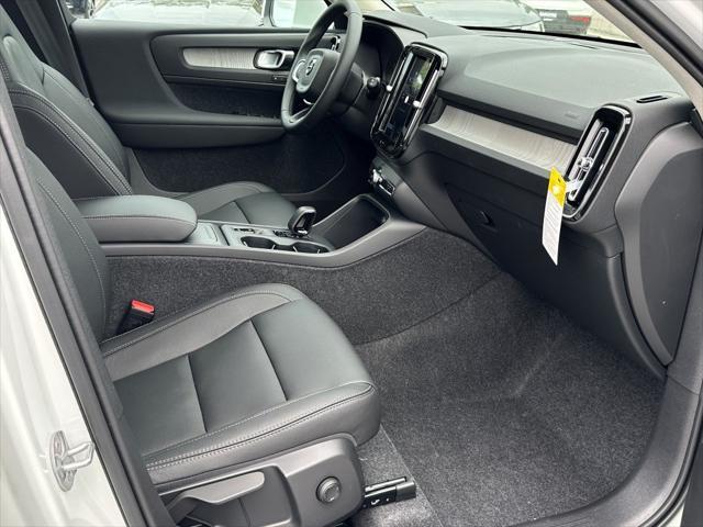 new 2025 Volvo XC40 car, priced at $46,035