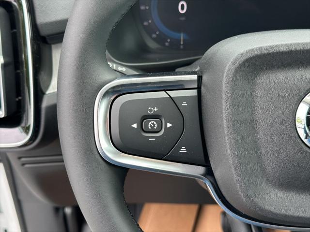 new 2025 Volvo XC40 car, priced at $46,035