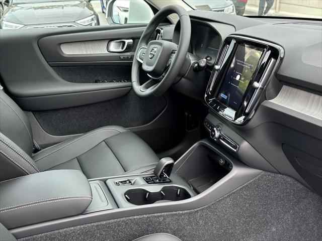 new 2025 Volvo XC40 car, priced at $46,035