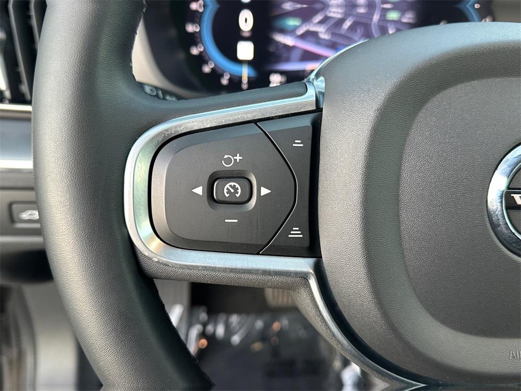 used 2023 Volvo XC60 car, priced at $31,639