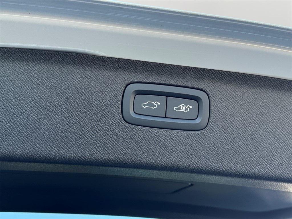 new 2025 Volvo XC90 Plug-In Hybrid car, priced at $75,805