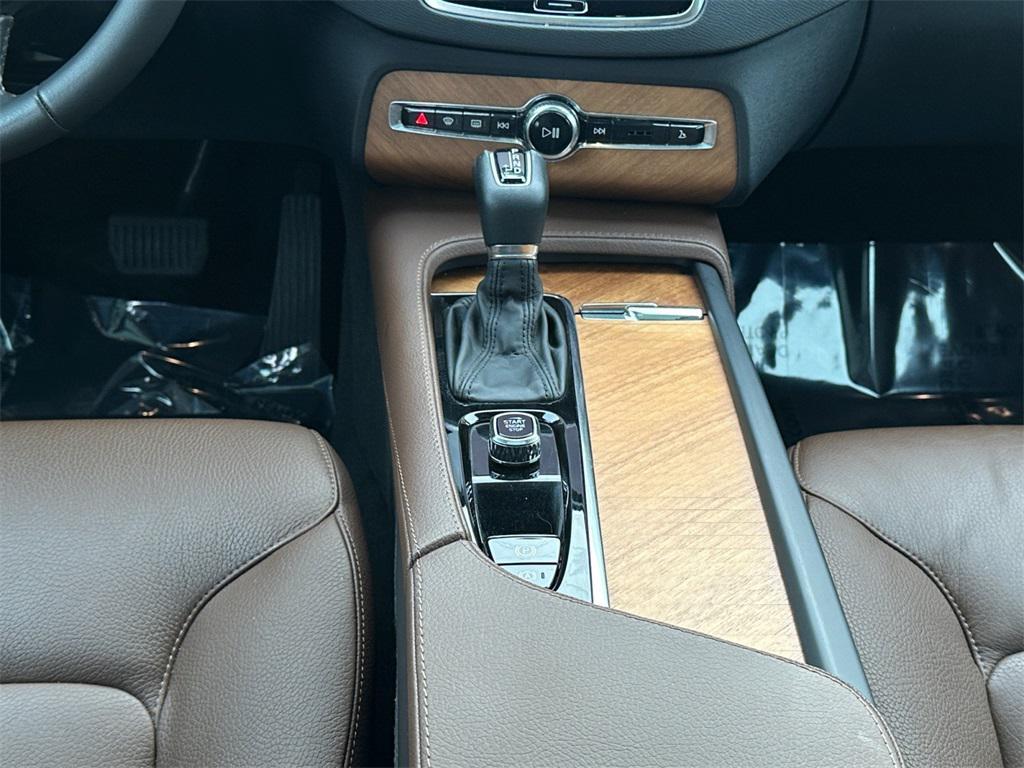 used 2022 Volvo XC90 car, priced at $36,900