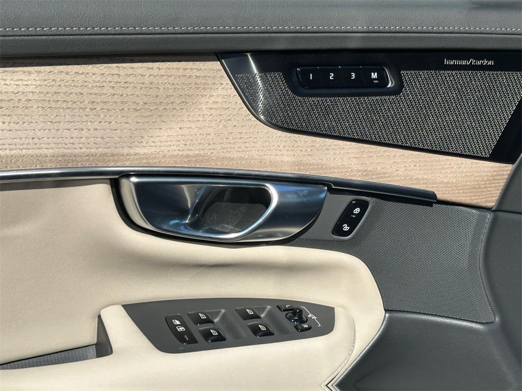 new 2026 Volvo XC90 Plug-In Hybrid car, priced at $83,995