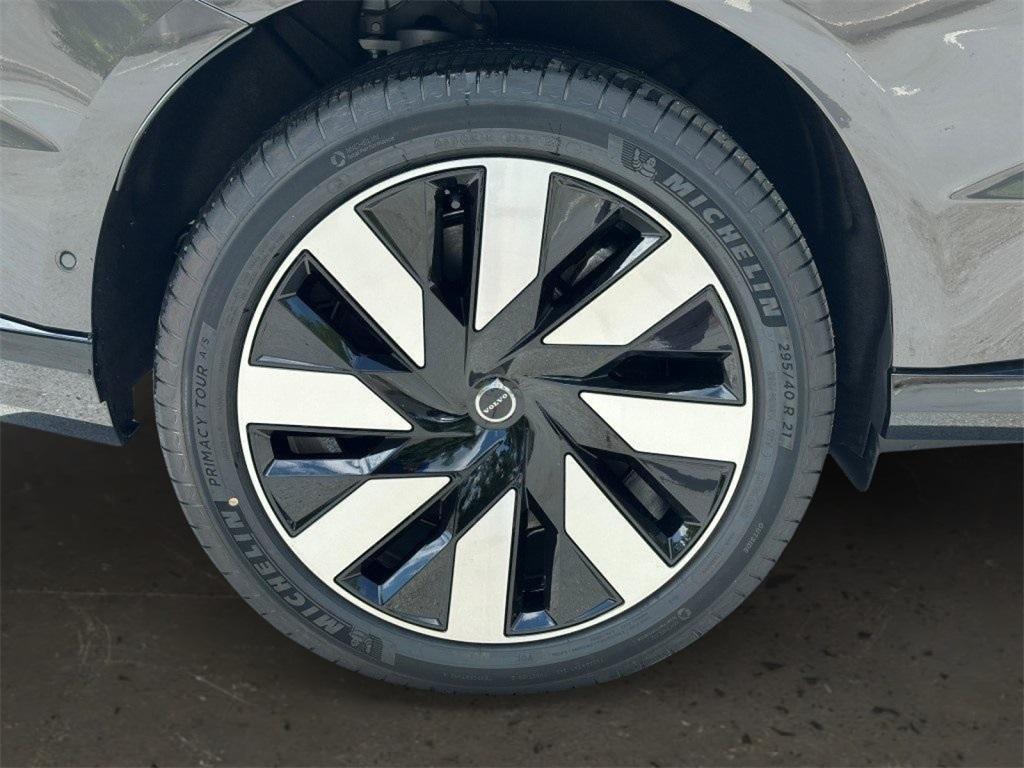 new 2025 Volvo EX90 car, priced at $83,740