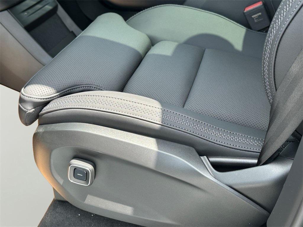 new 2025 Volvo EX90 car, priced at $83,740