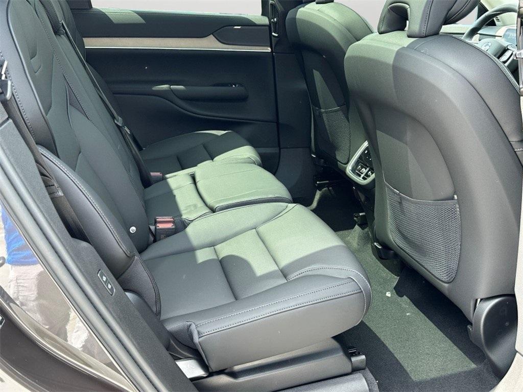 new 2025 Volvo EX90 car, priced at $83,740
