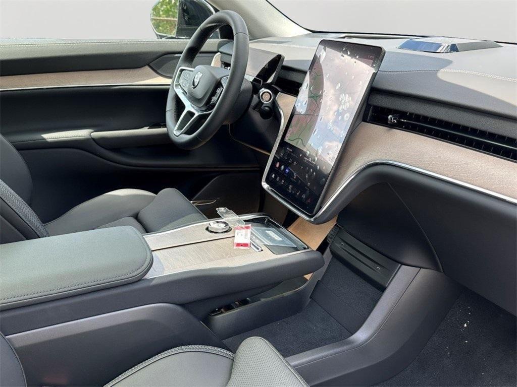 new 2025 Volvo EX90 car, priced at $83,740