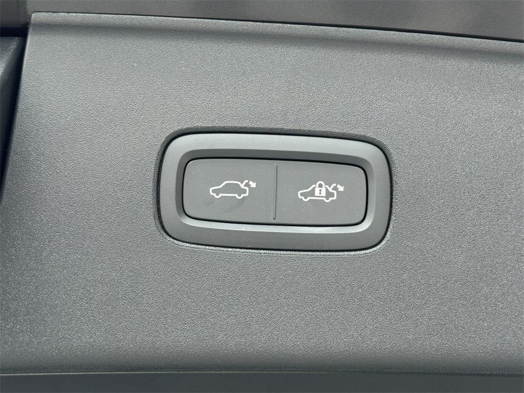 new 2025 Volvo EX90 car, priced at $83,740