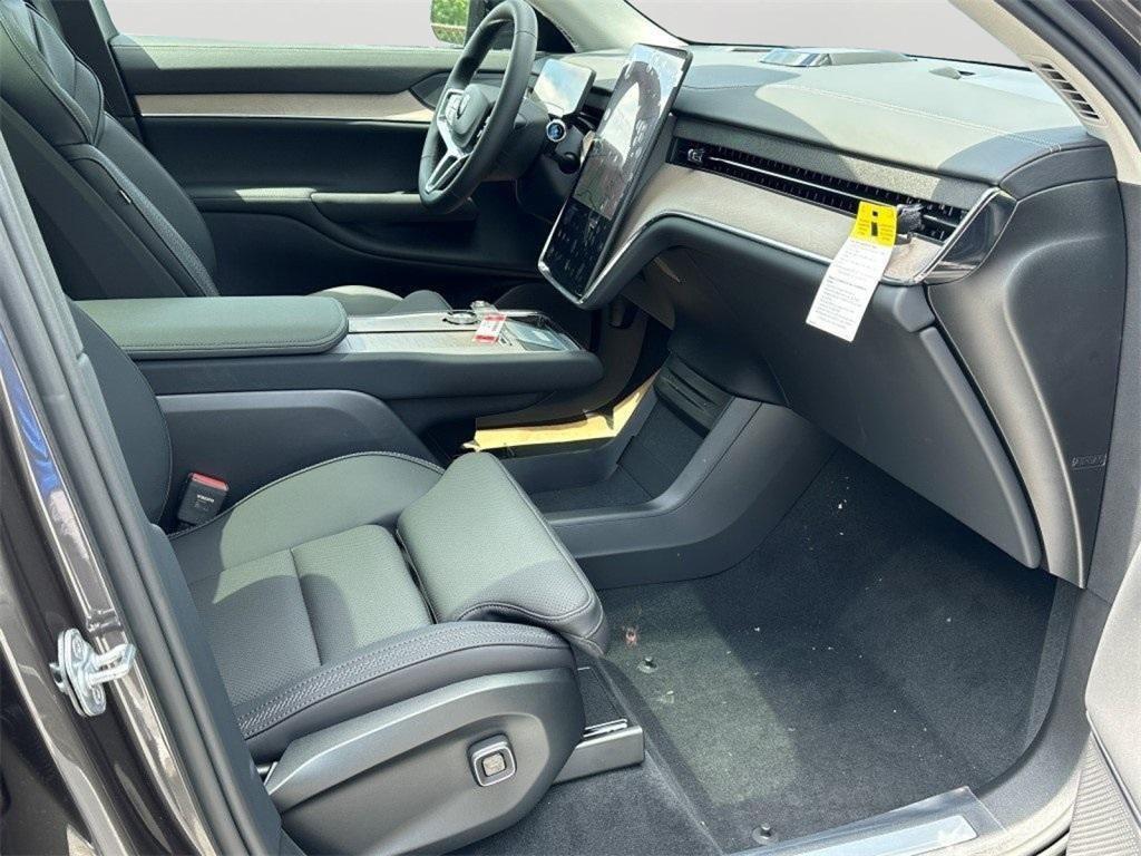 new 2025 Volvo EX90 car, priced at $83,740
