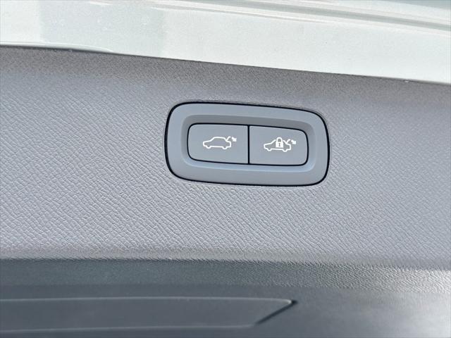new 2025 Volvo XC90 car, priced at $70,345