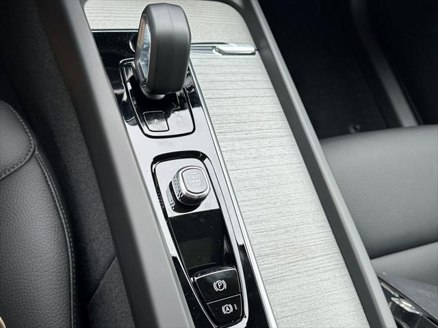 new 2025 Volvo XC60 car, priced at $55,360