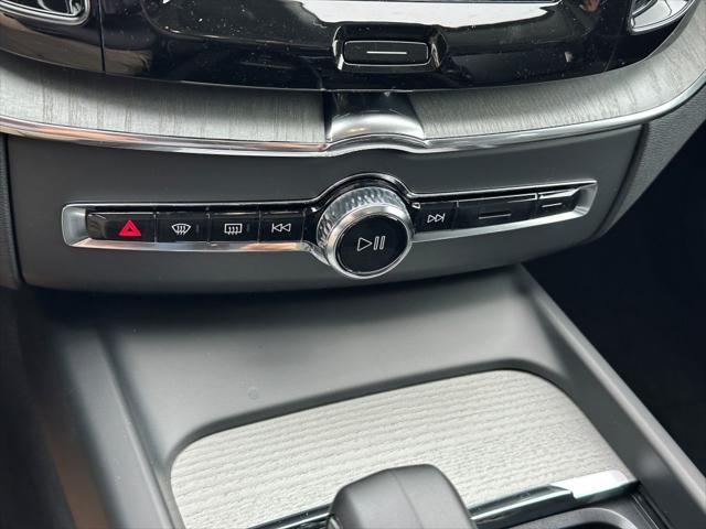 new 2025 Volvo XC60 car, priced at $55,360