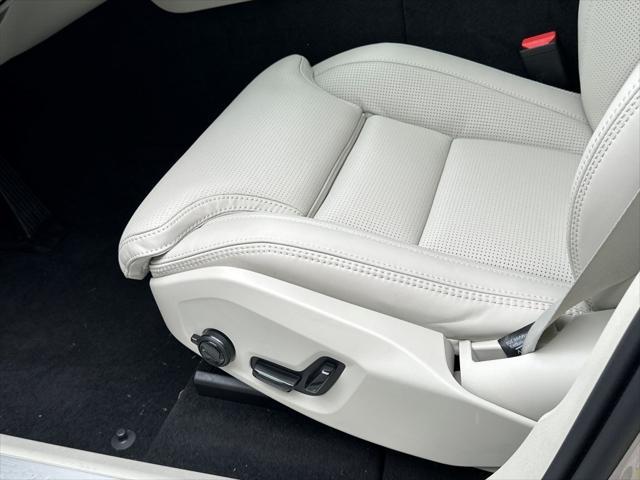 new 2025 Volvo XC60 car, priced at $60,660