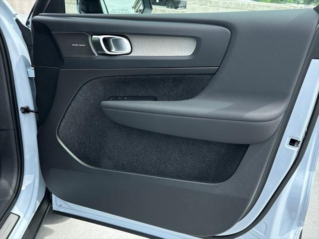 new 2025 Volvo XC40 car, priced at $51,015