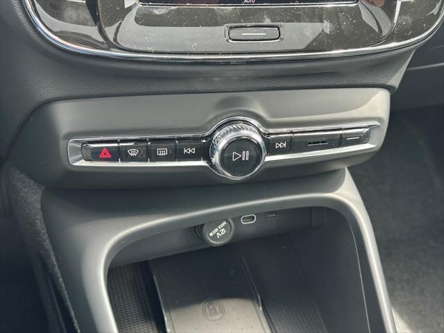 new 2025 Volvo XC40 car, priced at $51,015