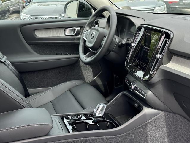new 2025 Volvo XC40 car, priced at $51,015