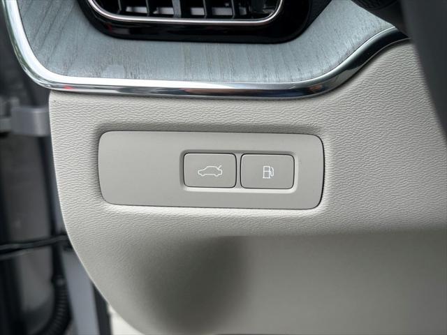 new 2025 Volvo XC60 Plug-In Hybrid car, priced at $69,895
