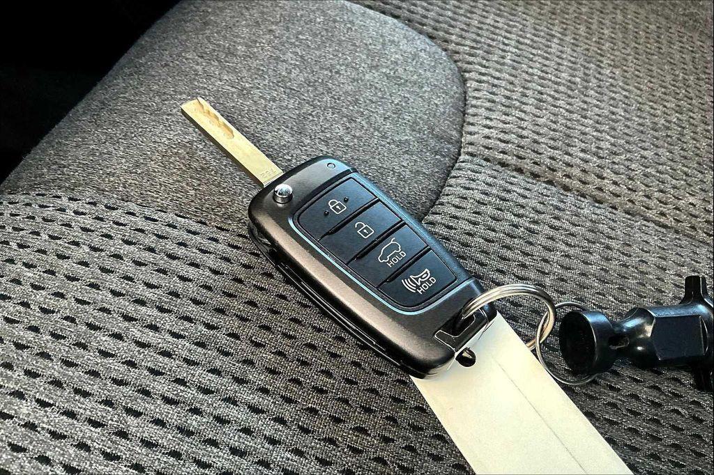 used 2019 Hyundai Santa Fe car, priced at $18,564