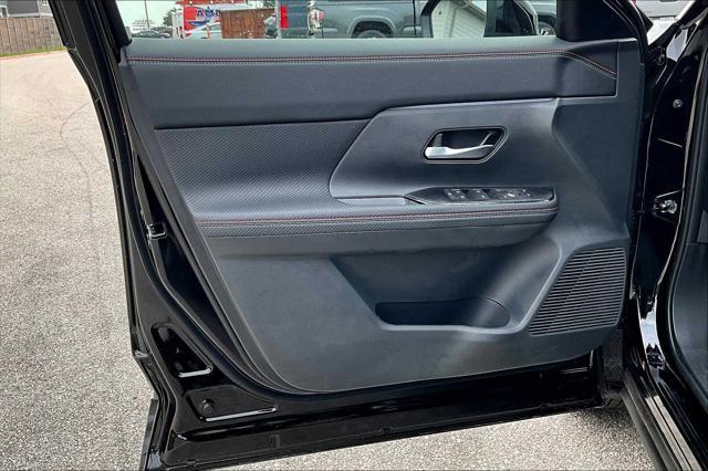 new 2025 Nissan Kicks car, priced at $30,270