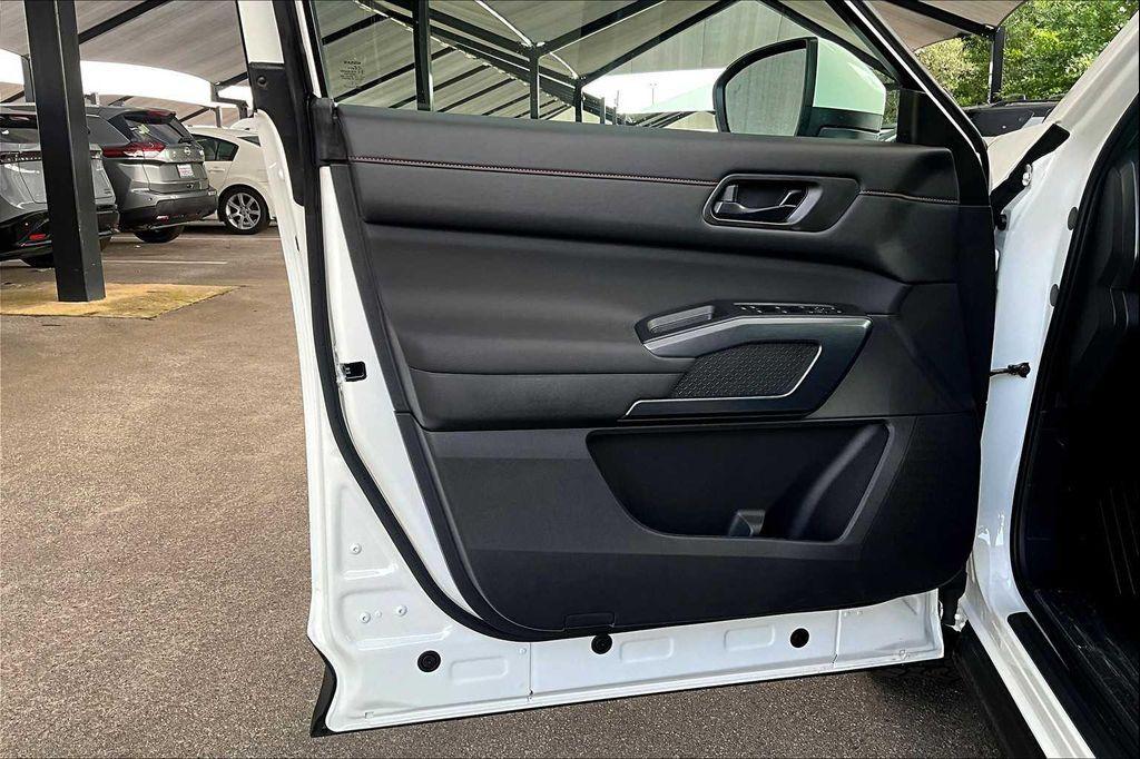 new 2025 Nissan Pathfinder car, priced at $43,438