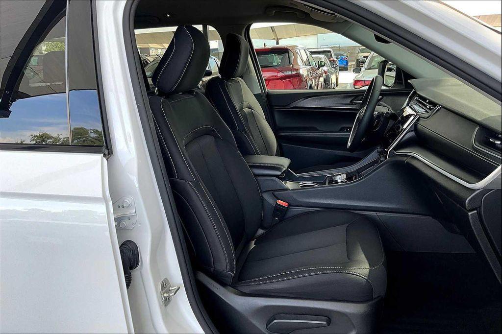used 2023 Jeep Grand Cherokee car, priced at $24,967