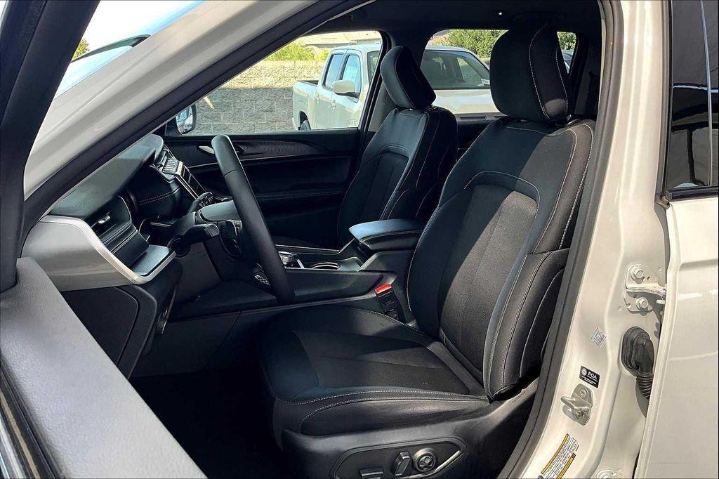 used 2023 Jeep Grand Cherokee car, priced at $24,967