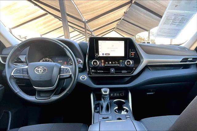 used 2023 Toyota Highlander car, priced at $33,514