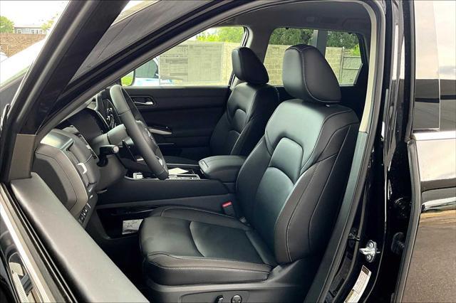 new 2025 Nissan Pathfinder car, priced at $42,613