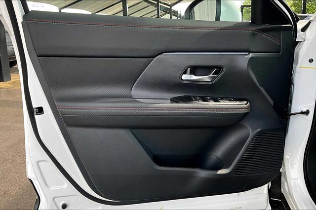 new 2025 Nissan Kicks car, priced at $30,470