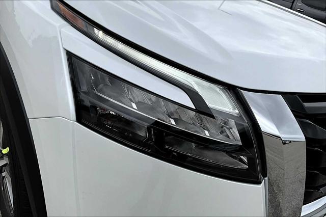 new 2025 Nissan Pathfinder car, priced at $41,881