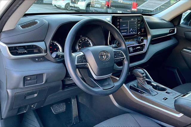 used 2022 Toyota Highlander car, priced at $31,126