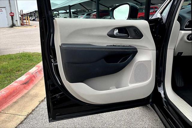 used 2024 Chrysler Pacifica car, priced at $30,875
