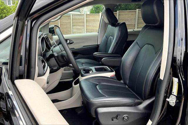 used 2024 Chrysler Pacifica car, priced at $30,875
