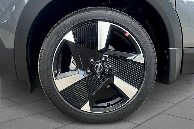 new 2025 Nissan Kicks car, priced at $30,579