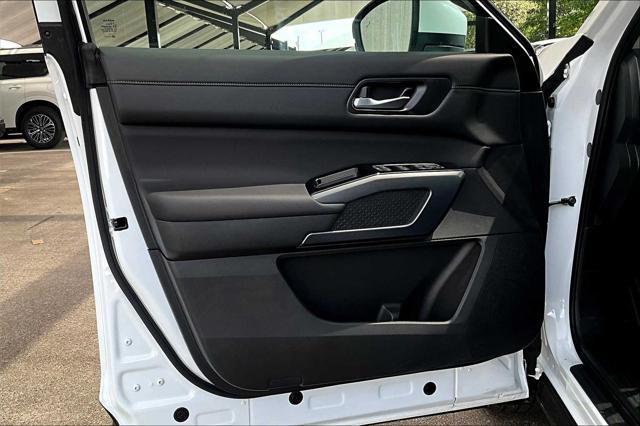 new 2025 Nissan Pathfinder car, priced at $41,926