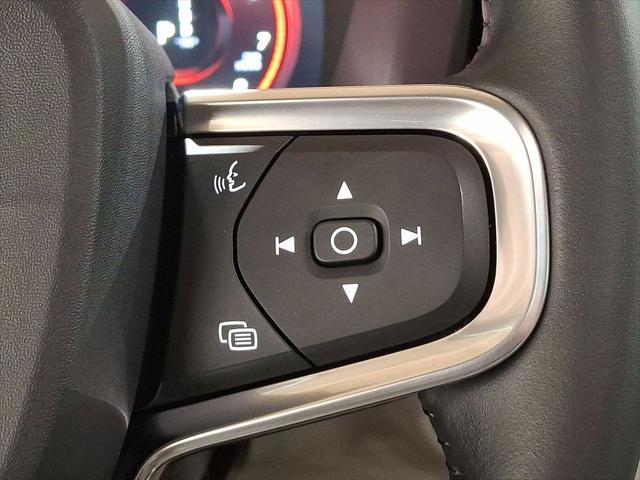 used 2019 Volvo XC40 car, priced at $17,799