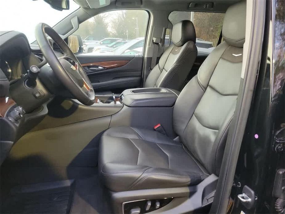 used 2020 Cadillac Escalade ESV car, priced at $40,999