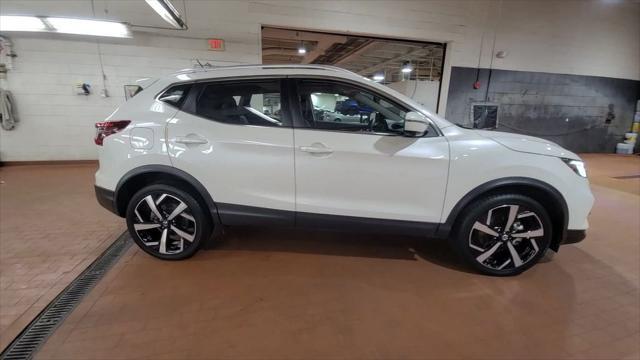 used 2022 Nissan Rogue Sport car, priced at $20,999