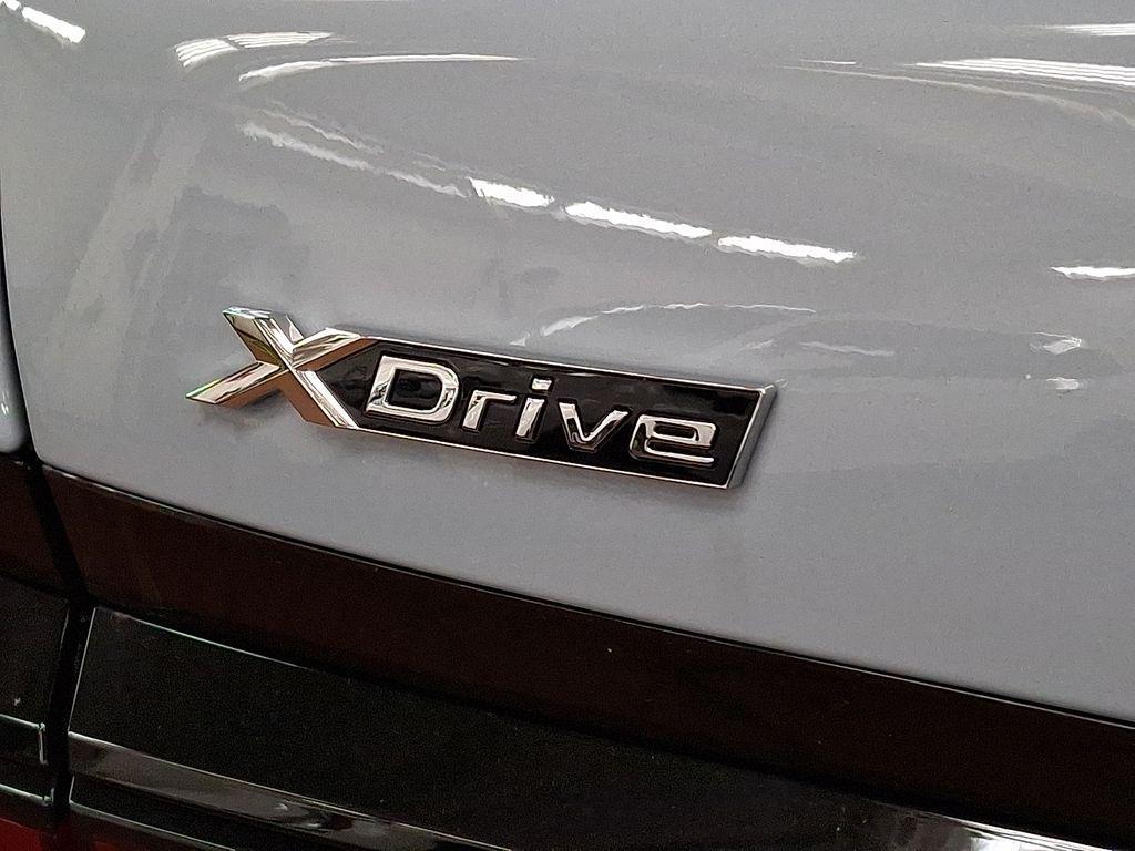 new 2025 BMW 760 car, priced at $132,175