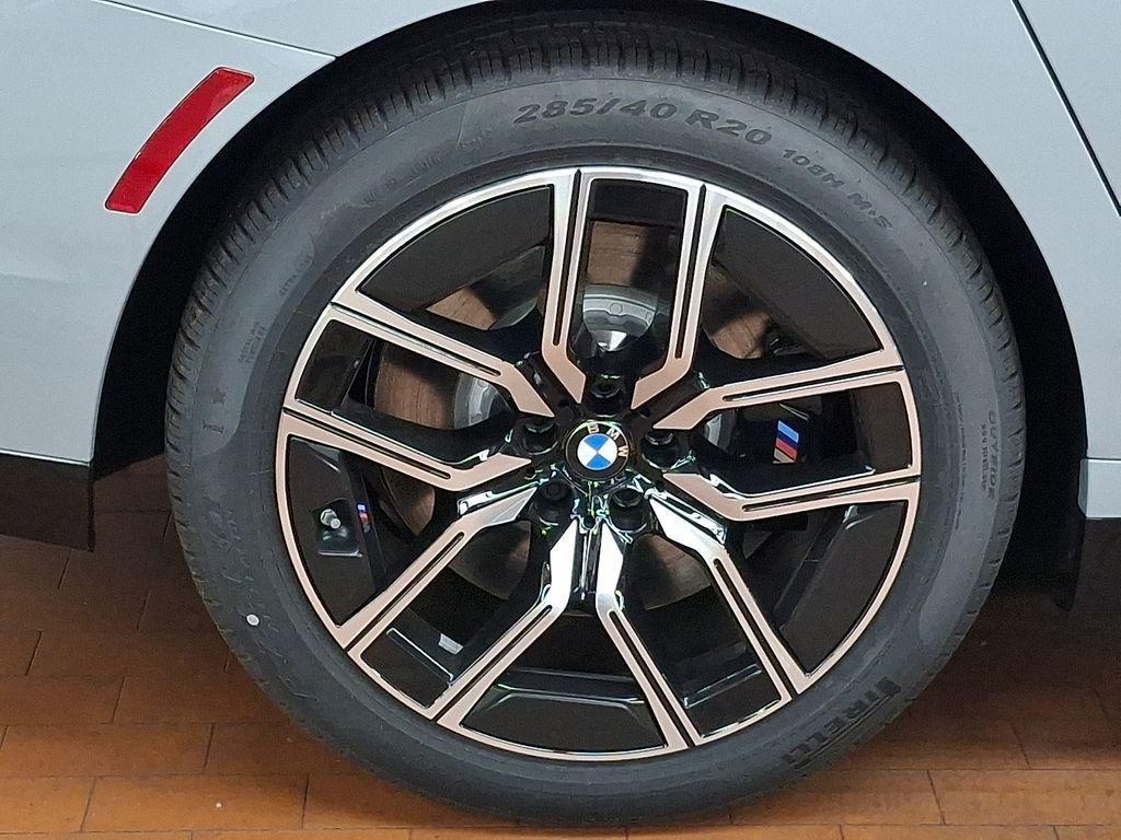 new 2025 BMW 760 car, priced at $132,175